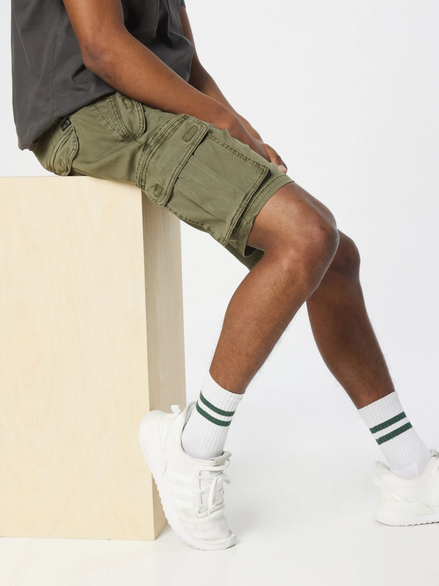 Indicode Jeans Shorts Cargo Regular Pantalon Cargo Sully Homme Olive 4 Indicode Jeans Shorts Cargo Regular Pantalon Cargo Sully Homme Olive – Image 2