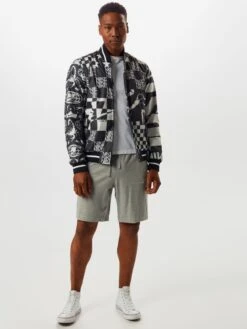 Nike Sportswear Shorts De Survêtement Regular Pantalon Homme Gris 12 Nike Sportswear Shorts De Survêtement Regular Pantalon Homme Gris -Jack & Jones Soldes Boutique 870b2d24f6d6bc2b0a1706899c5d59ae